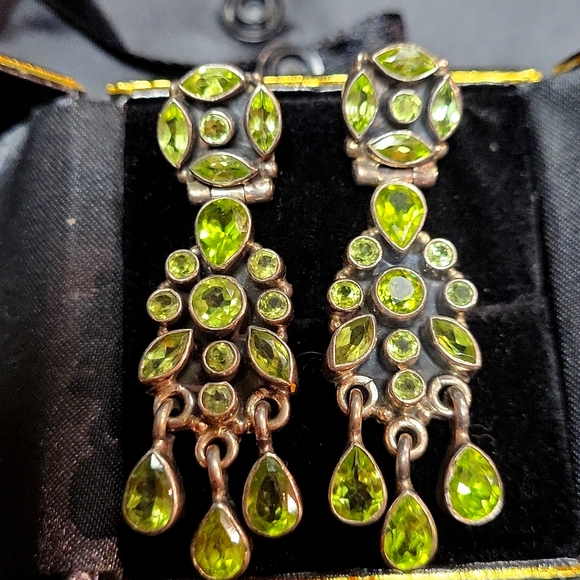 GORGEOUS PERIDOTGEMSTONE EARRINGS IN STERLING SILVER
